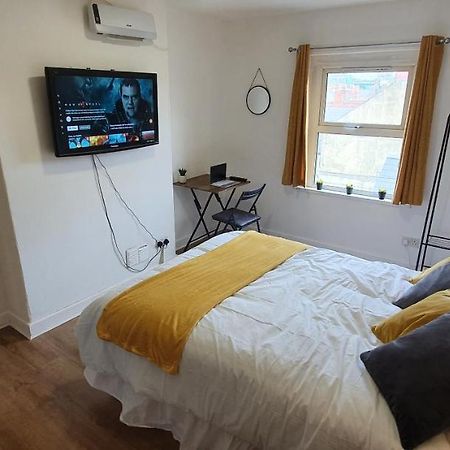 Fast Broadband, Budget Stay, Free Netflix. Κάρντιφ Εξωτερικό φωτογραφία