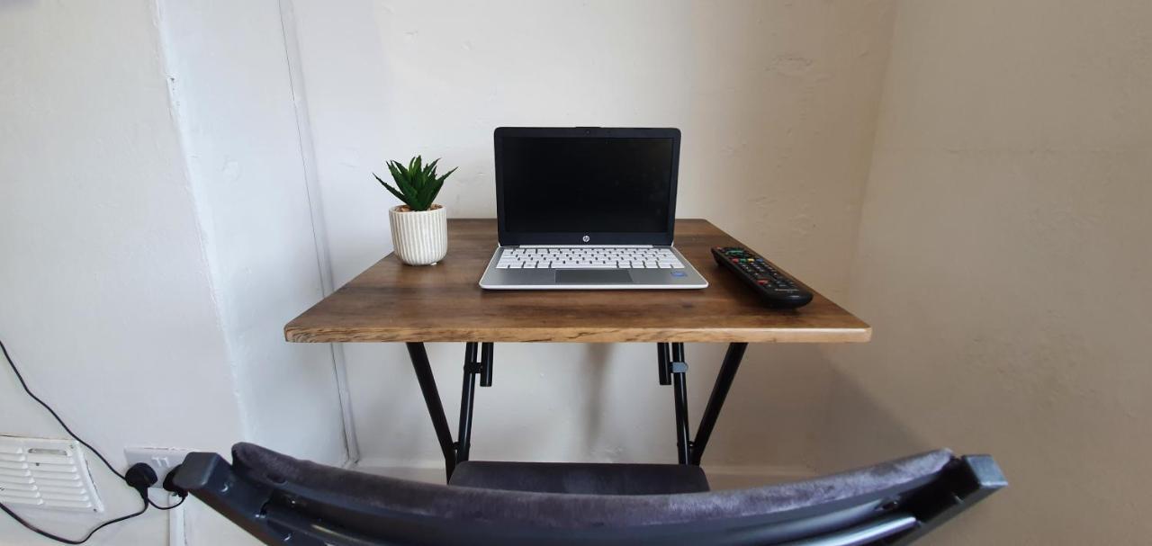 Fast Broadband, Budget Stay, Free Netflix. Κάρντιφ Εξωτερικό φωτογραφία